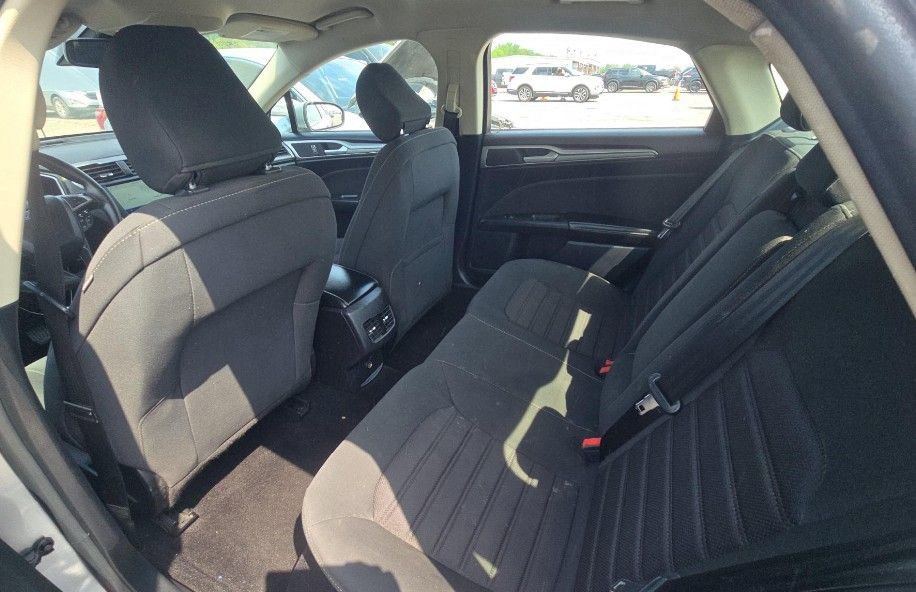 Used 2020 Ford Fusion SE image 11