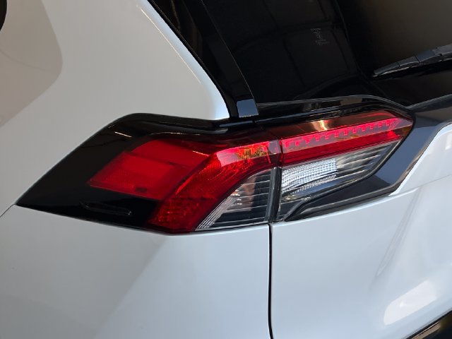 Used 2019 Toyota RAV4 XSE AWD/4WD image 16