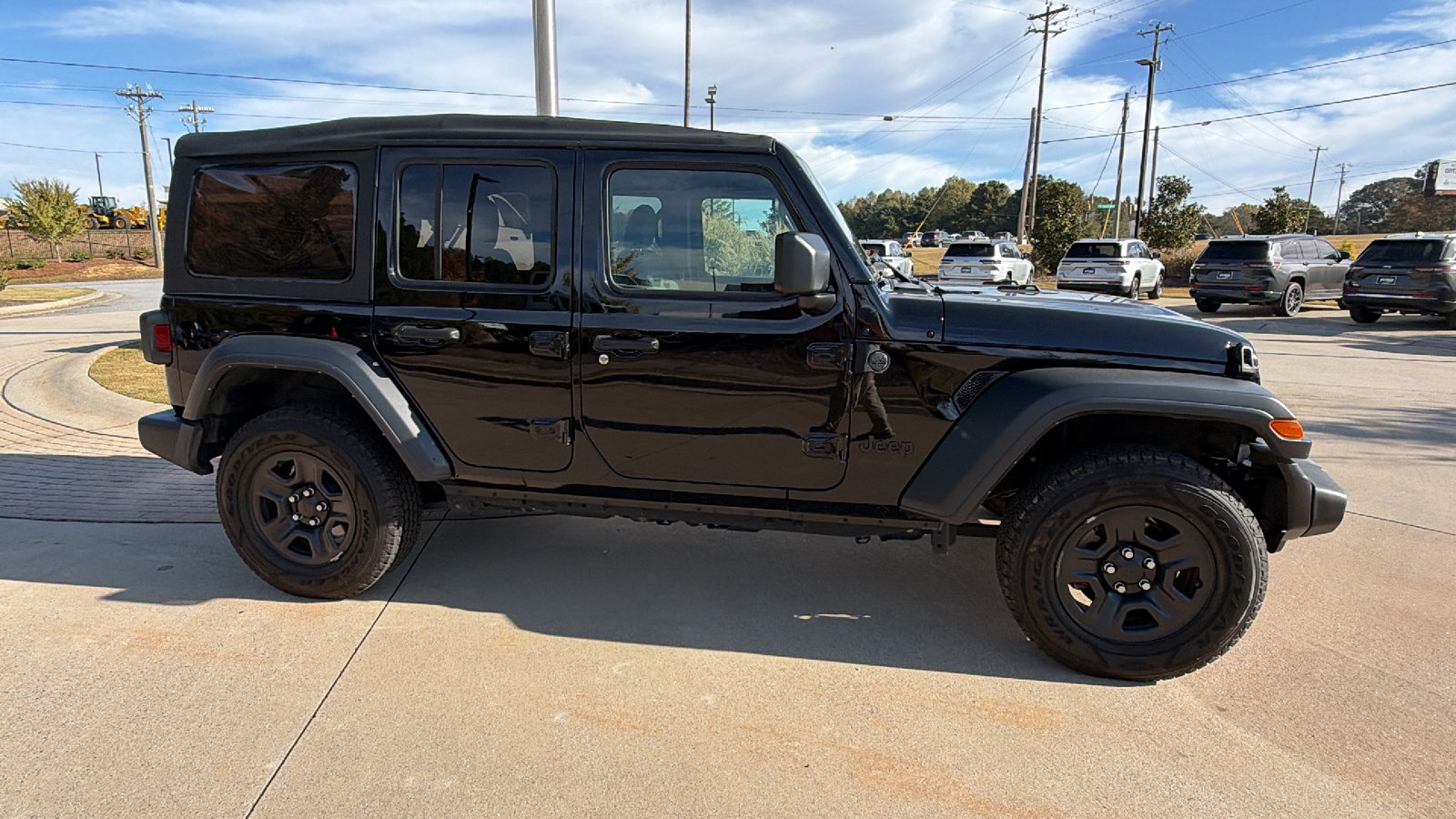 Used 2025 Jeep Wrangler Unlimited Sport AWD/4WD image 7