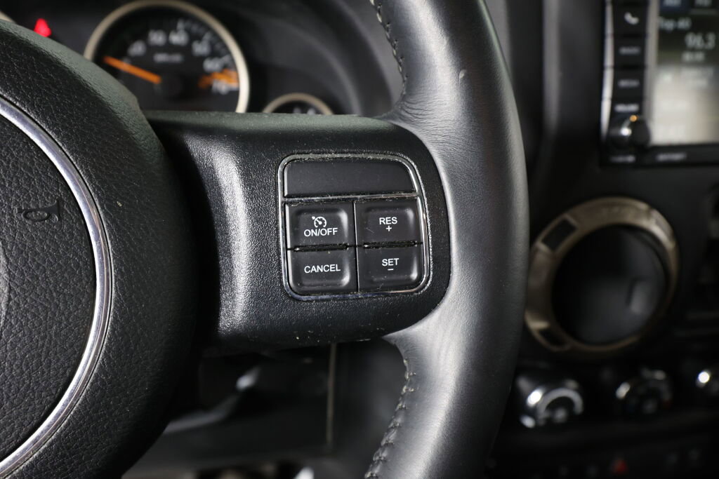 Used 2017 Jeep Wrangler 75th Anniversary image 32