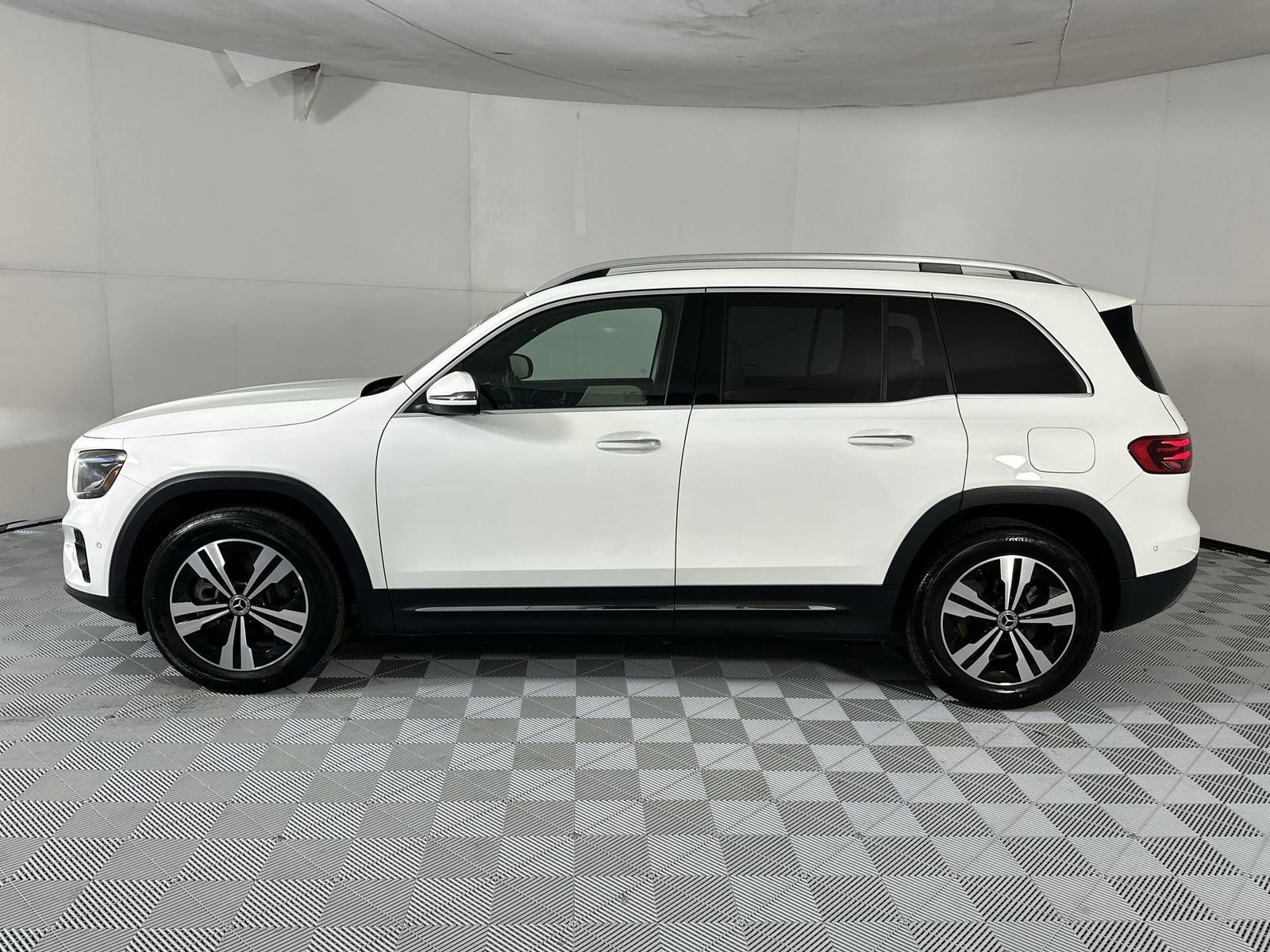 Used 2025 Mercedes-Benz GLB 250 image 5