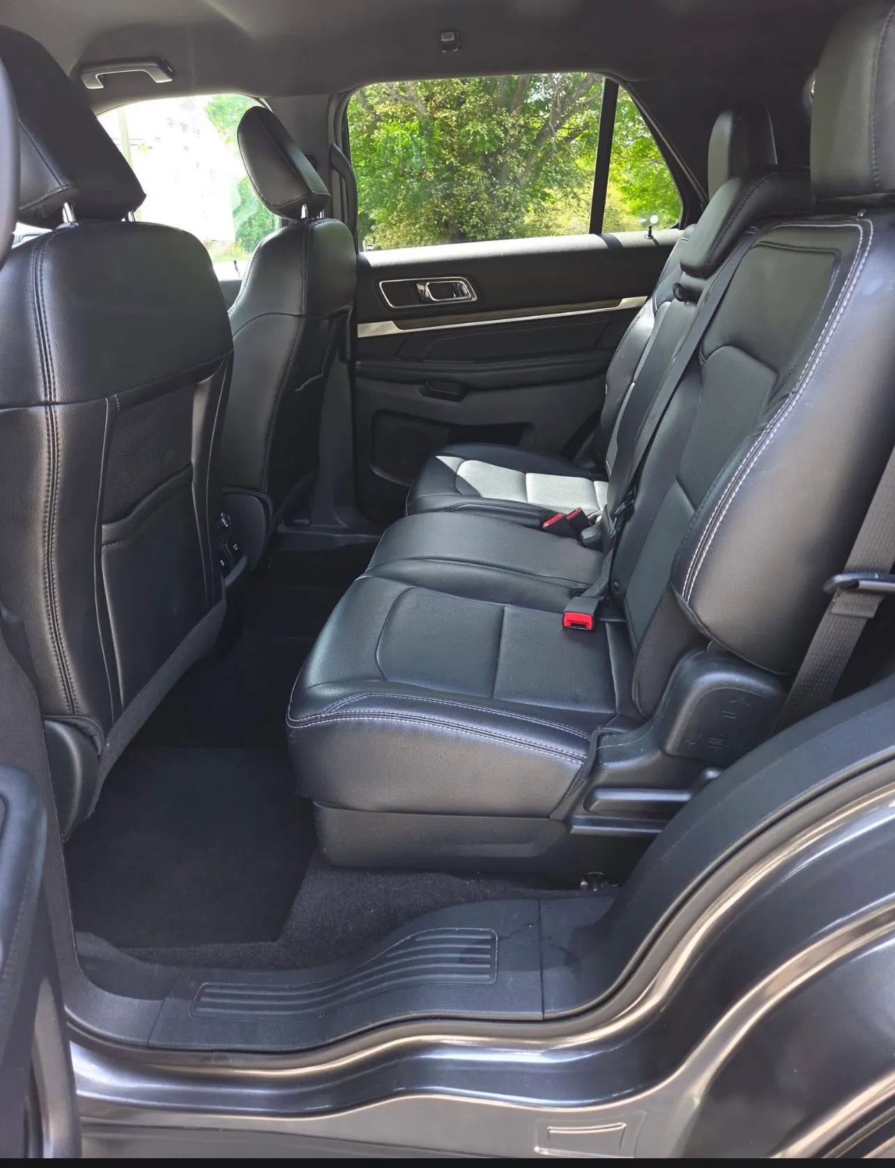 Used 2019 Ford Explorer Limited w/ Class III Trailer Tow Package AWD/4WD image 13
