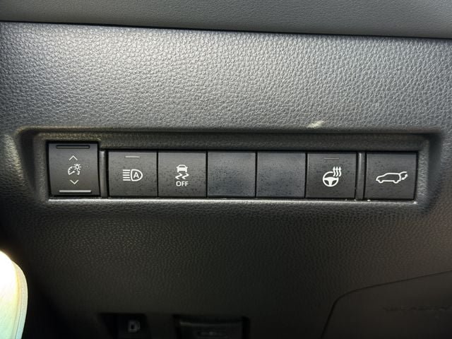 Used 2021 Toyota Venza XLE w/ Softex Package AWD/4WD image 23