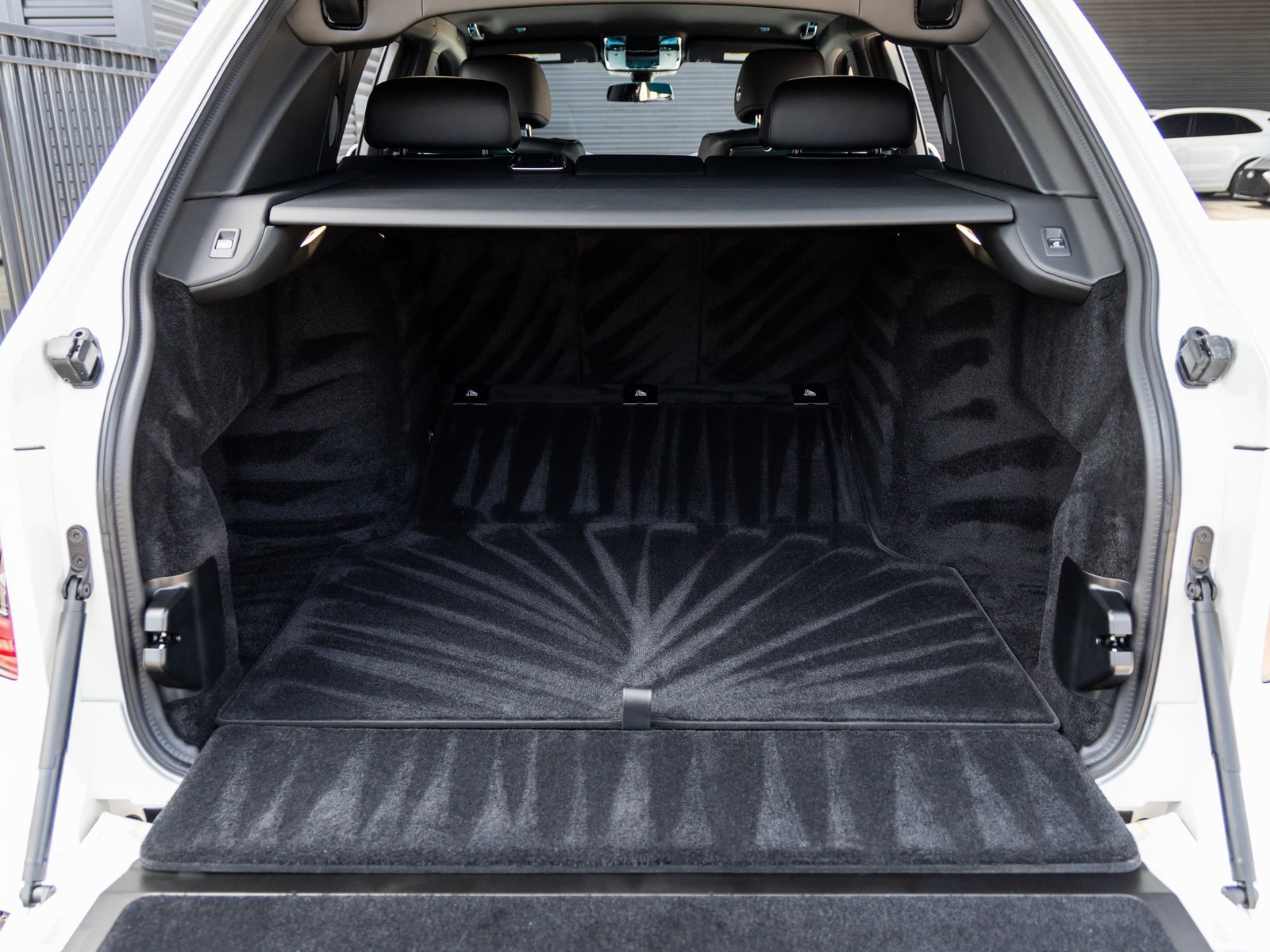 New 2026 Rolls-Royce Cullinan Black Badge image 49