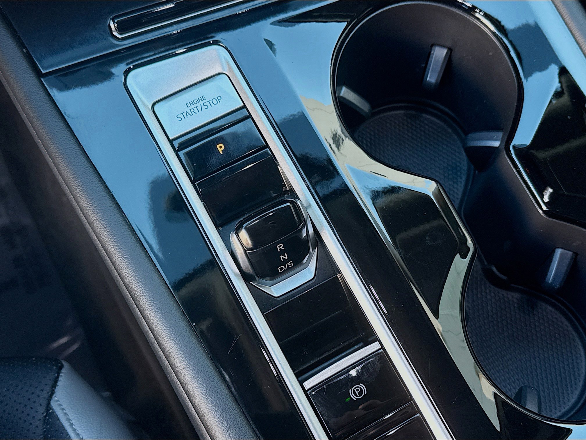 Certified 2025 Volkswagen Atlas Peak Edition SE image 15