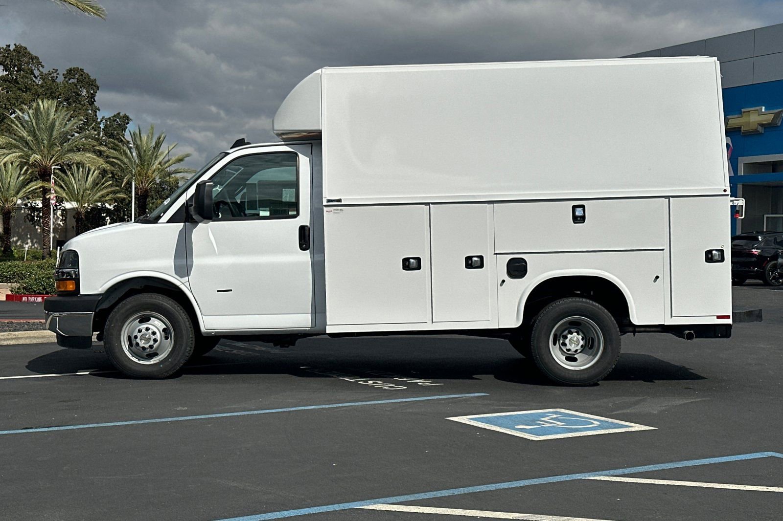 New 2024 Chevrolet Express 3500 w/ Power Convenience Package image 6