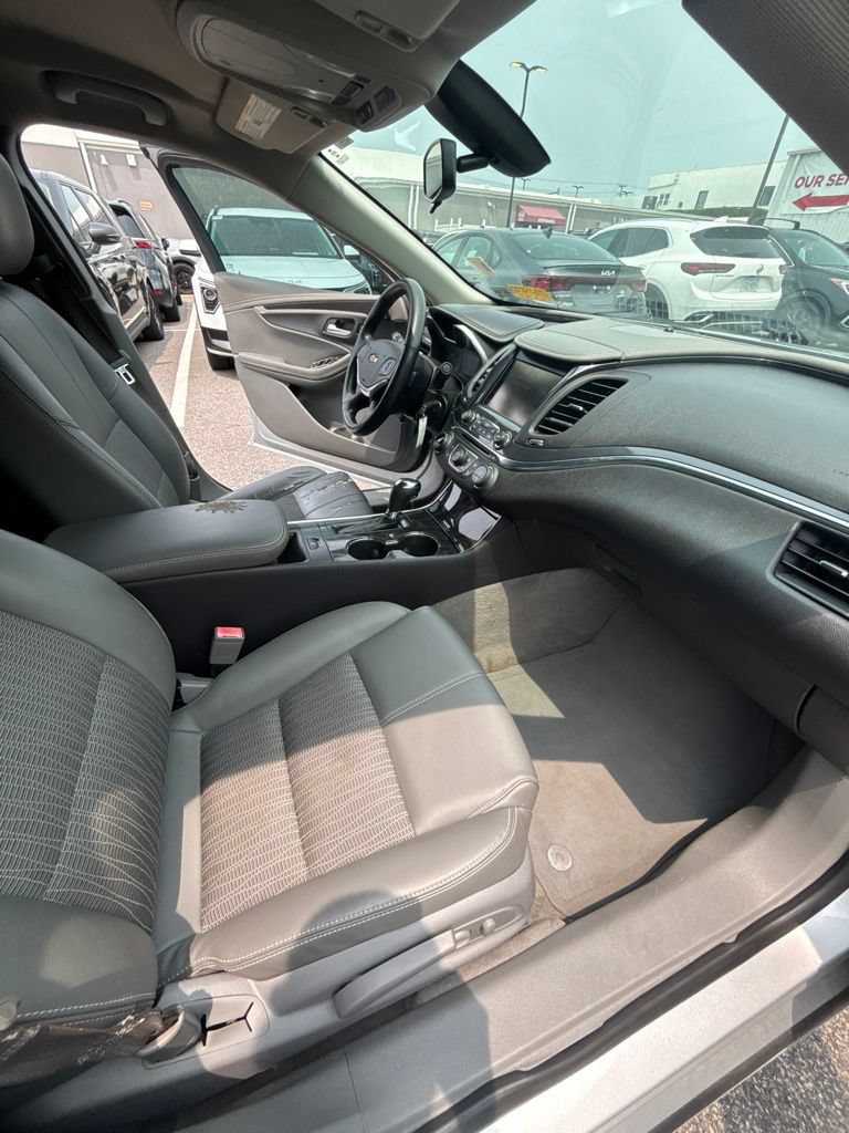 Used 2015 Chevrolet Impala LT FWD image 24