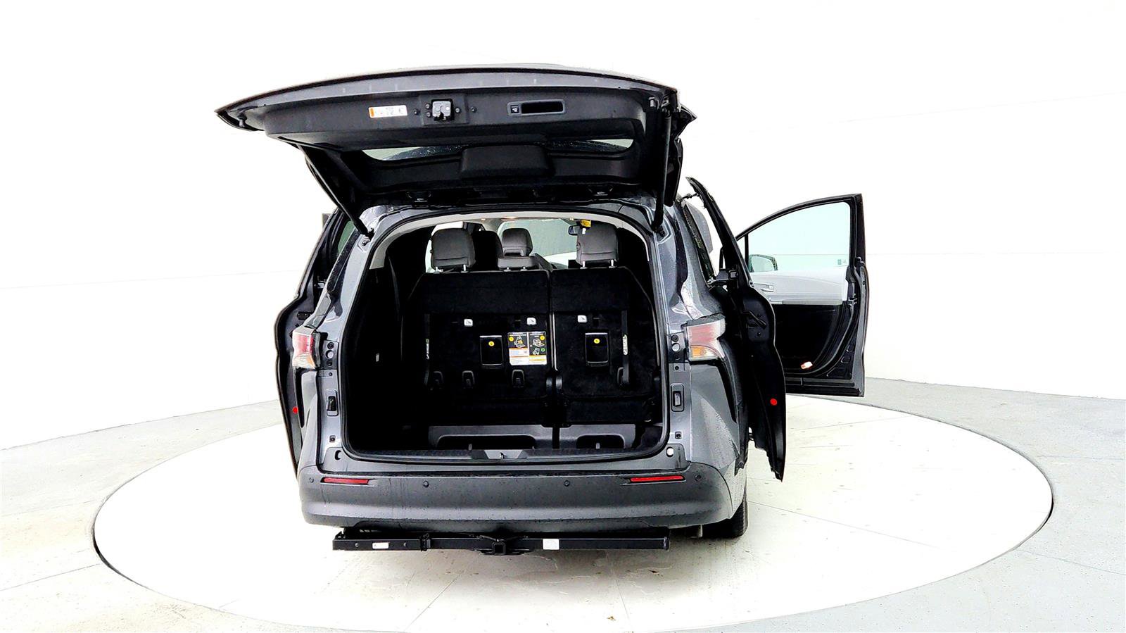 Used 2025 Toyota Sienna XLE w/ XLE Plus Package image 11