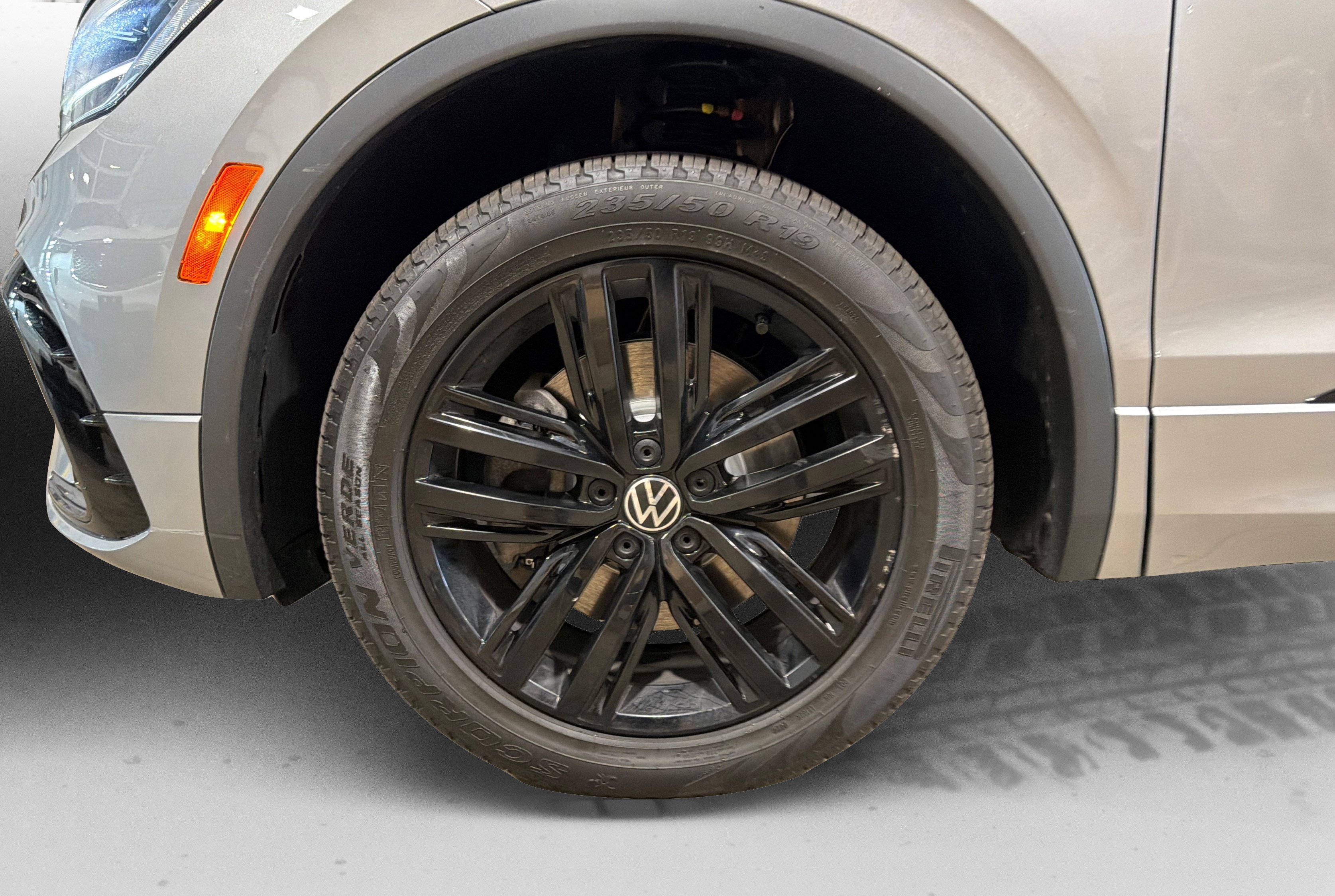 Used 2022 Volkswagen Tiguan SE R-Line AWD/4WD image 51