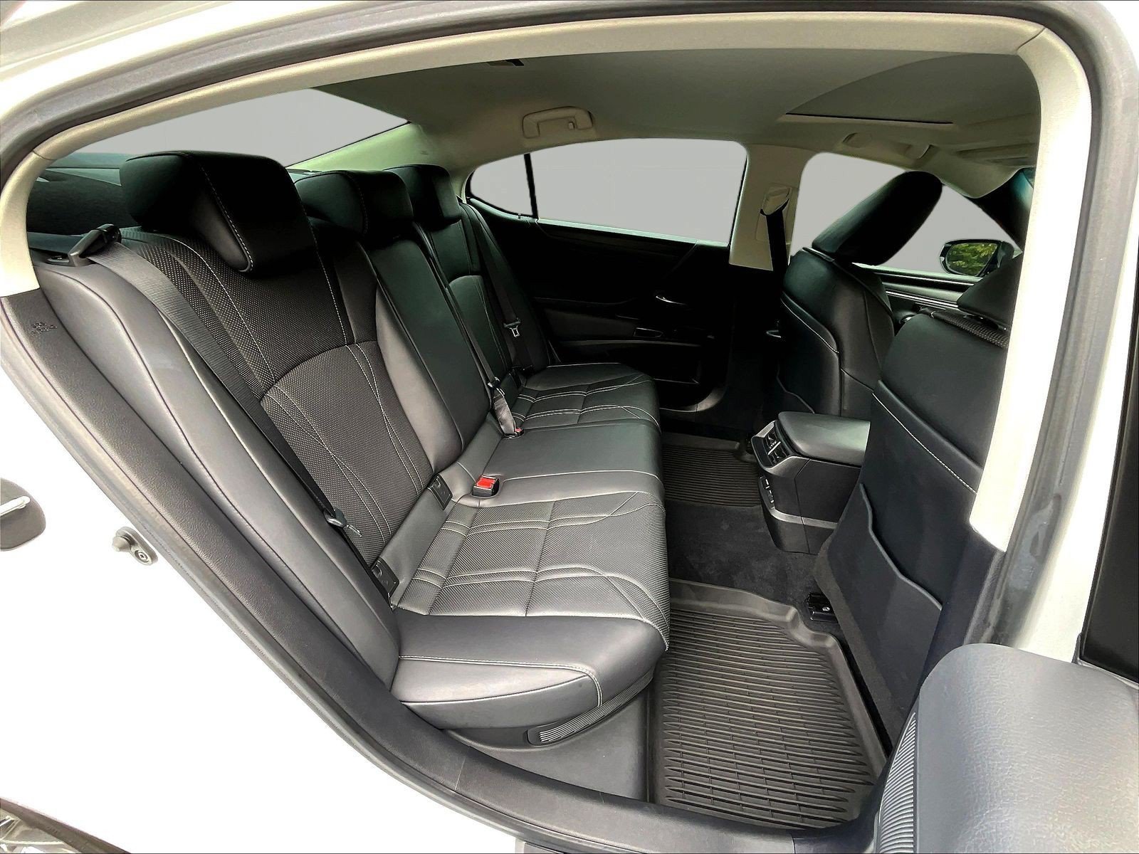 Used 2023 Lexus ES 300h w/ Accessory Package (Z2) FWD image 25