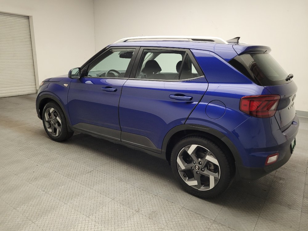 Used 2021 Hyundai Venue SEL w/ Premium Package FWD image 3