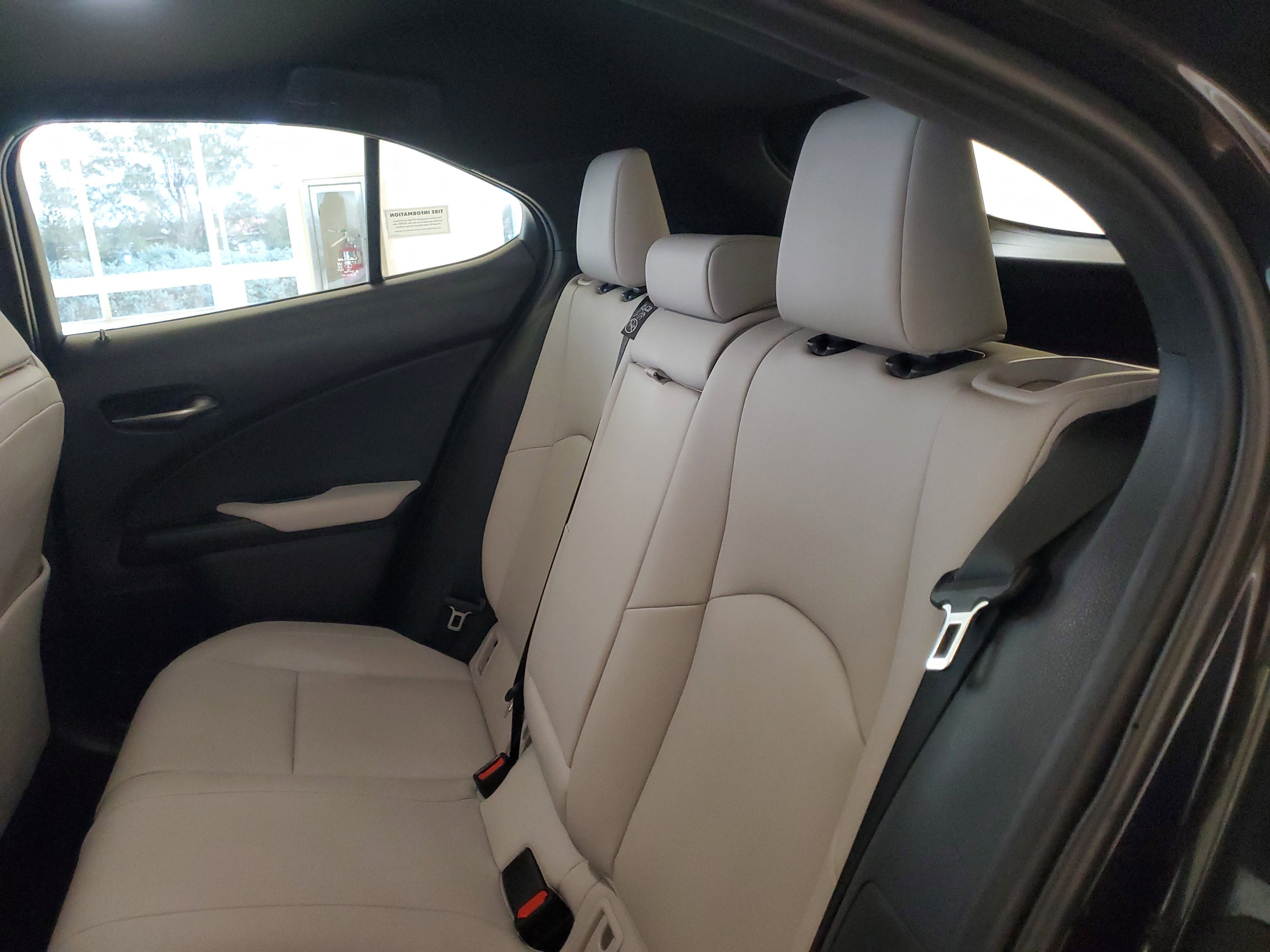 Used 2025 Lexus UX 300h FWD w/ Accessory Package (Z1) image 17