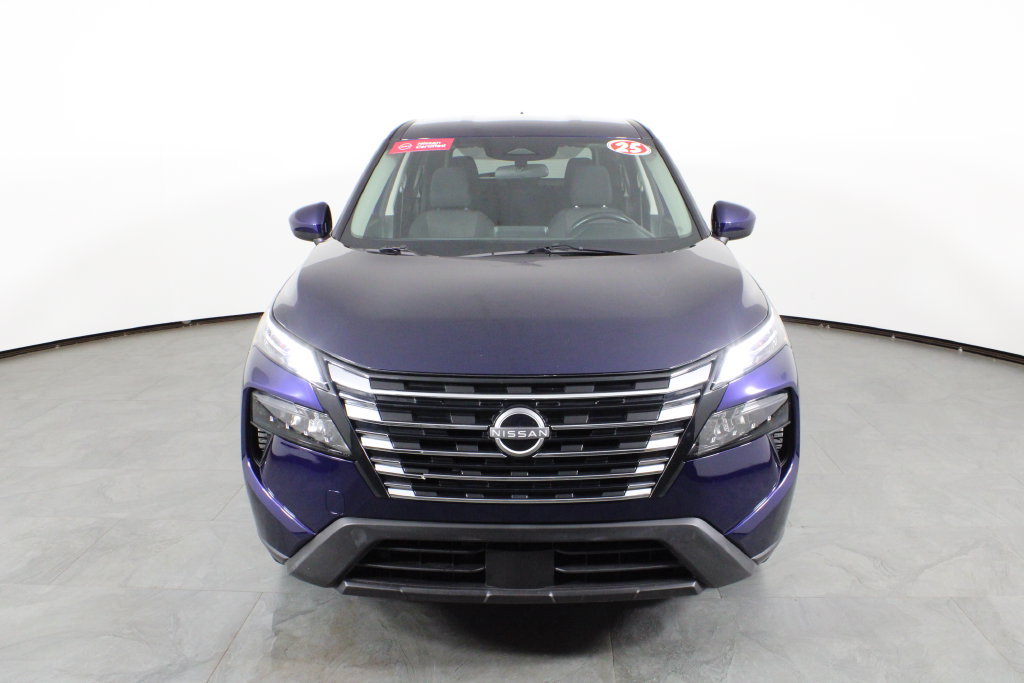 Certified 2025 Nissan Rogue SV FWD image 11