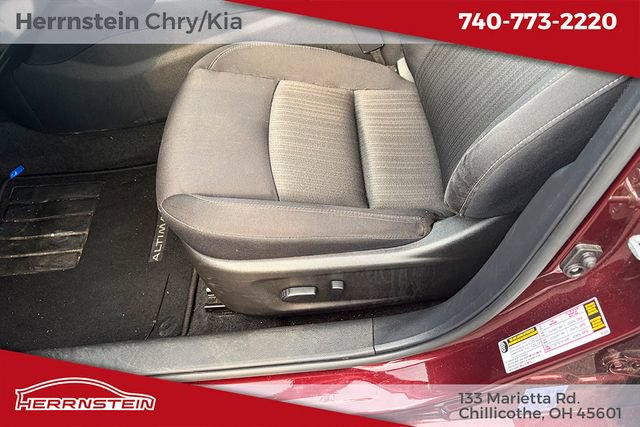 Used 2025 Nissan Altima 2.5 SV FWD image 10