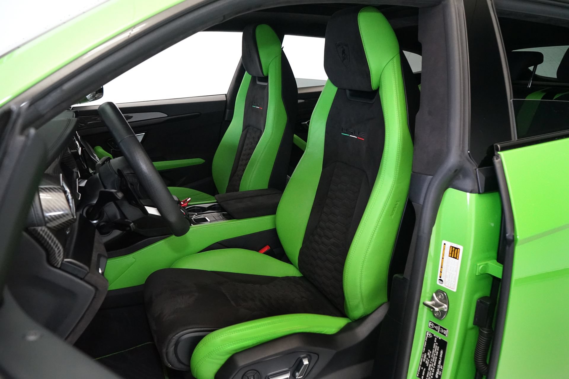 Used 2022 Lamborghini Urus AWD/4WD image 9