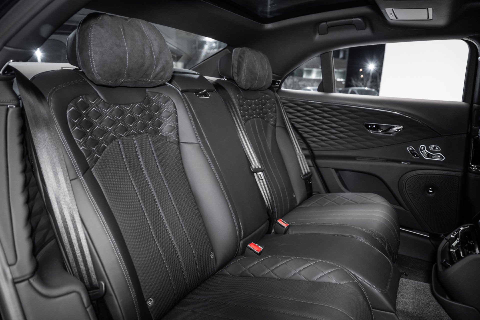 Used 2024 Bentley Flying Spur W12 image 29