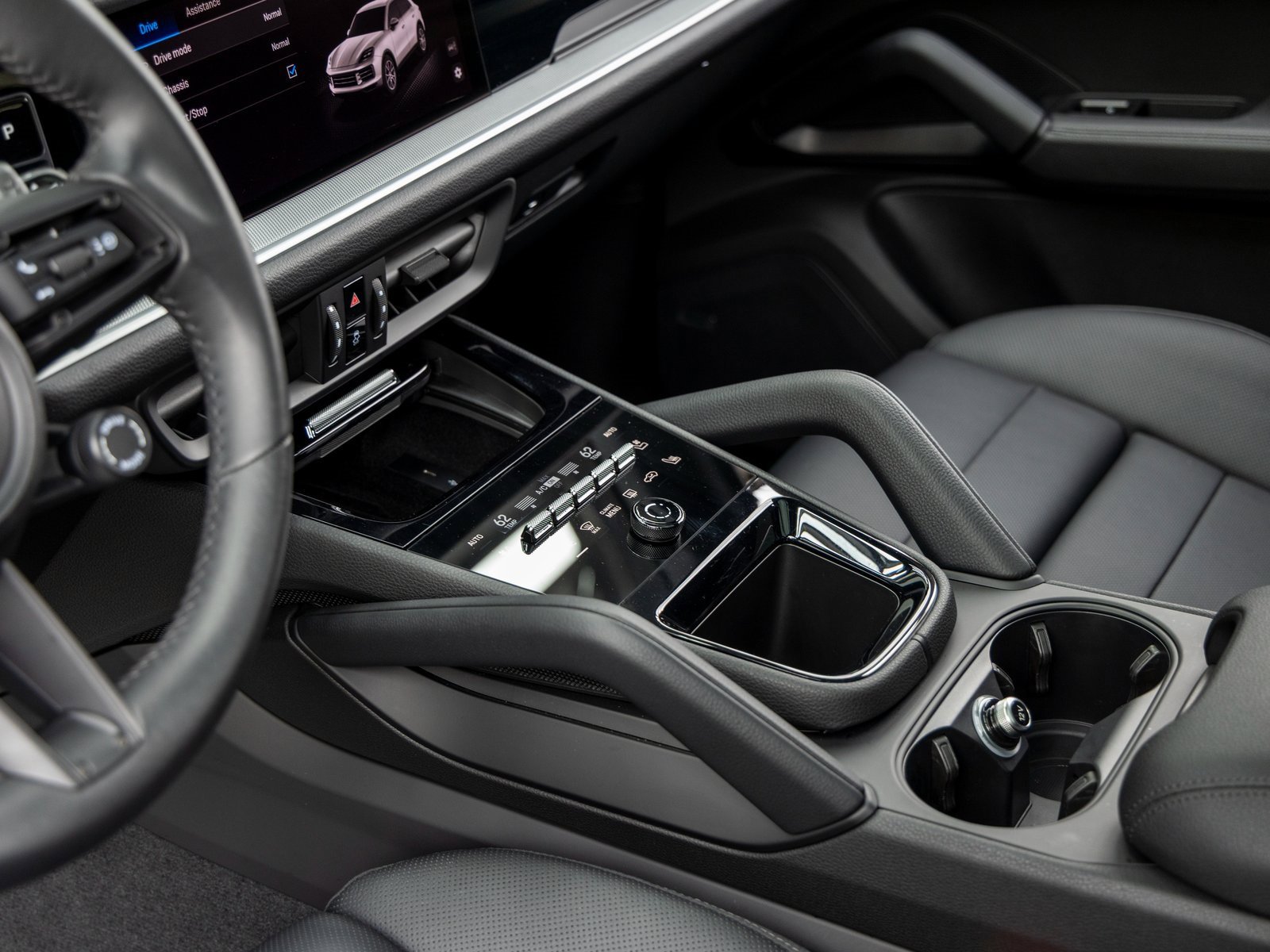 Certified 2025 Porsche Cayenne image 38