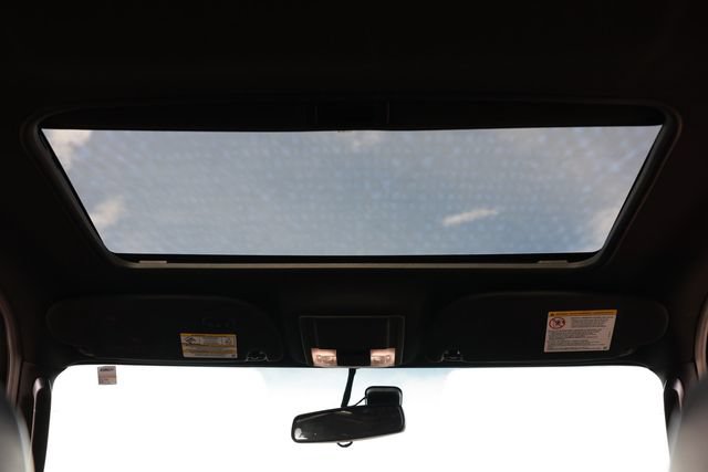 Used 2016 Lincoln Navigator Select RWD image 26