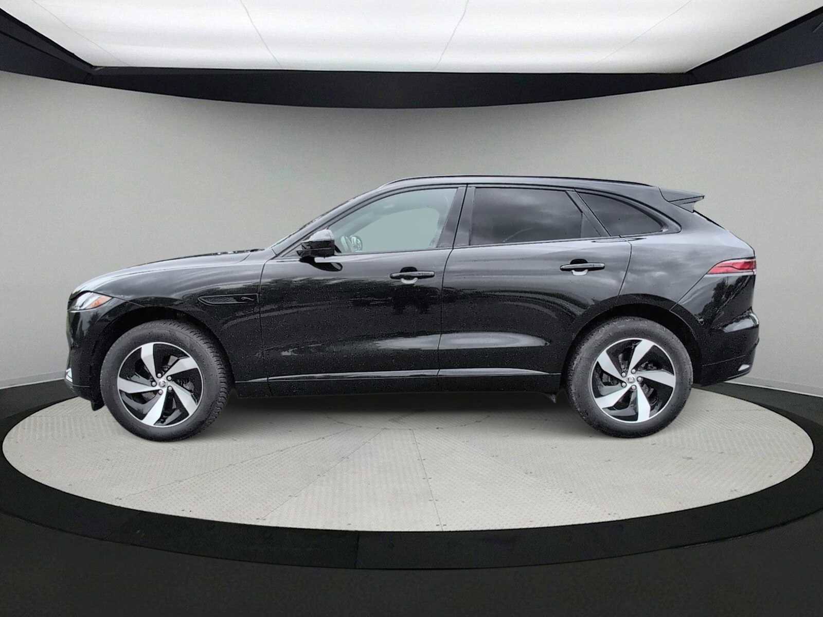 Used 2025 Jaguar F-PACE R-Dynamic S AWD/4WD image 5