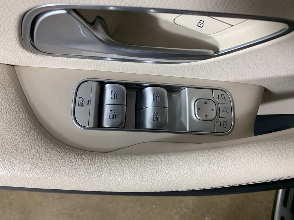 Used 2020 Mercedes-Benz GLE 350 4MATIC w/ Premium Package image 8