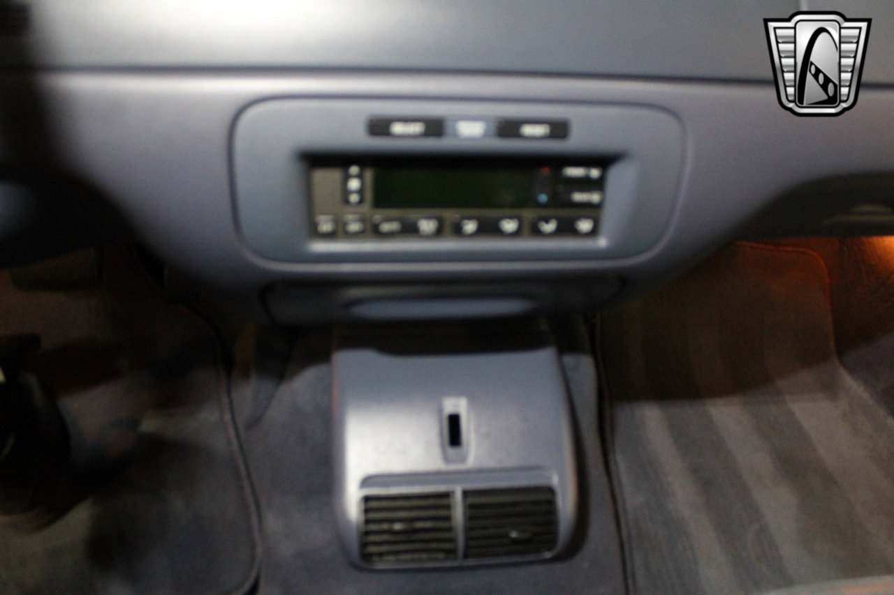 Used 2001 Lincoln Town Car Executive image 21