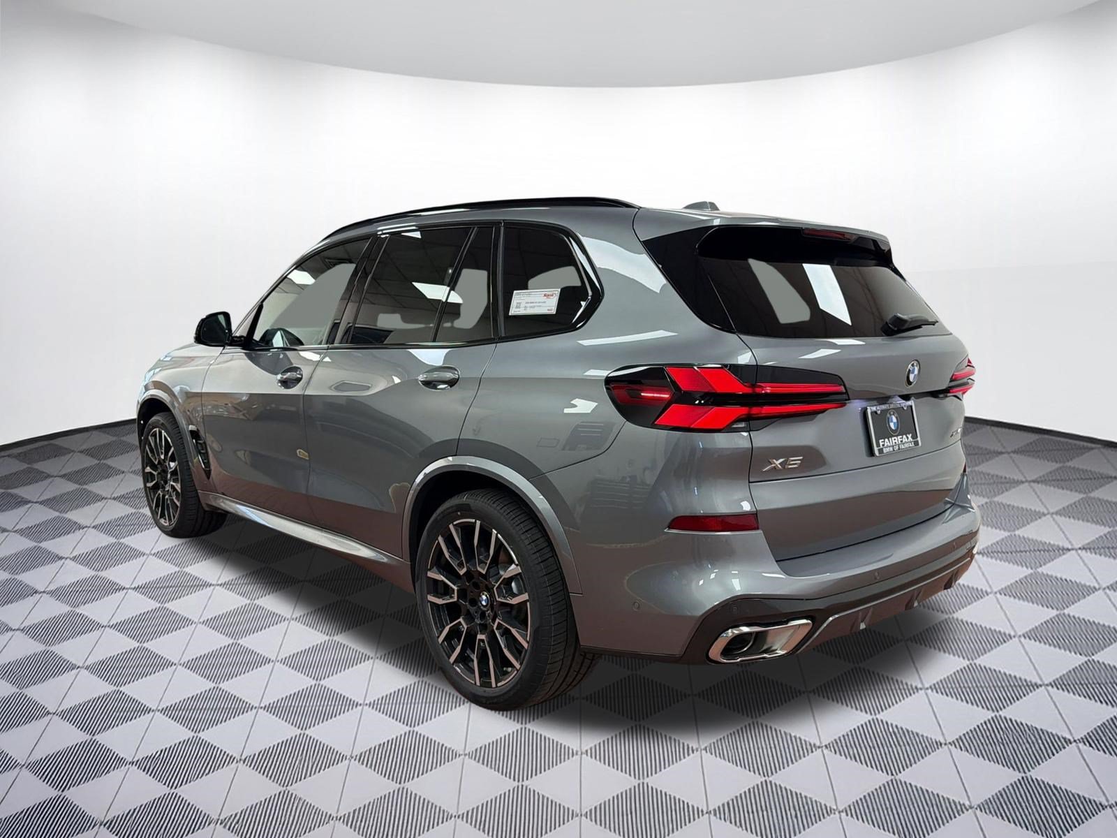 Used 2026 BMW X5 xDrive40i w/ M Sport Package AWD/4WD image 3