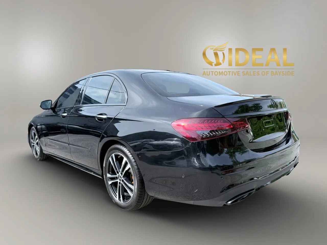 Used 2021 Mercedes-Benz E 350 4MATIC Sedan image 5
