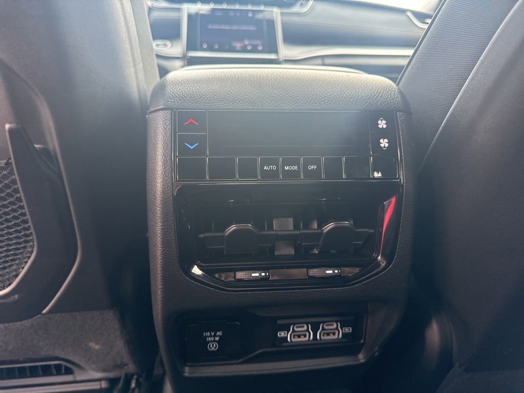 Used 2024 Jeep Grand Cherokee L Altitude image 24