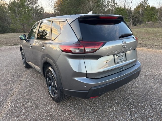 Used 2024 Nissan Rogue SV image 4