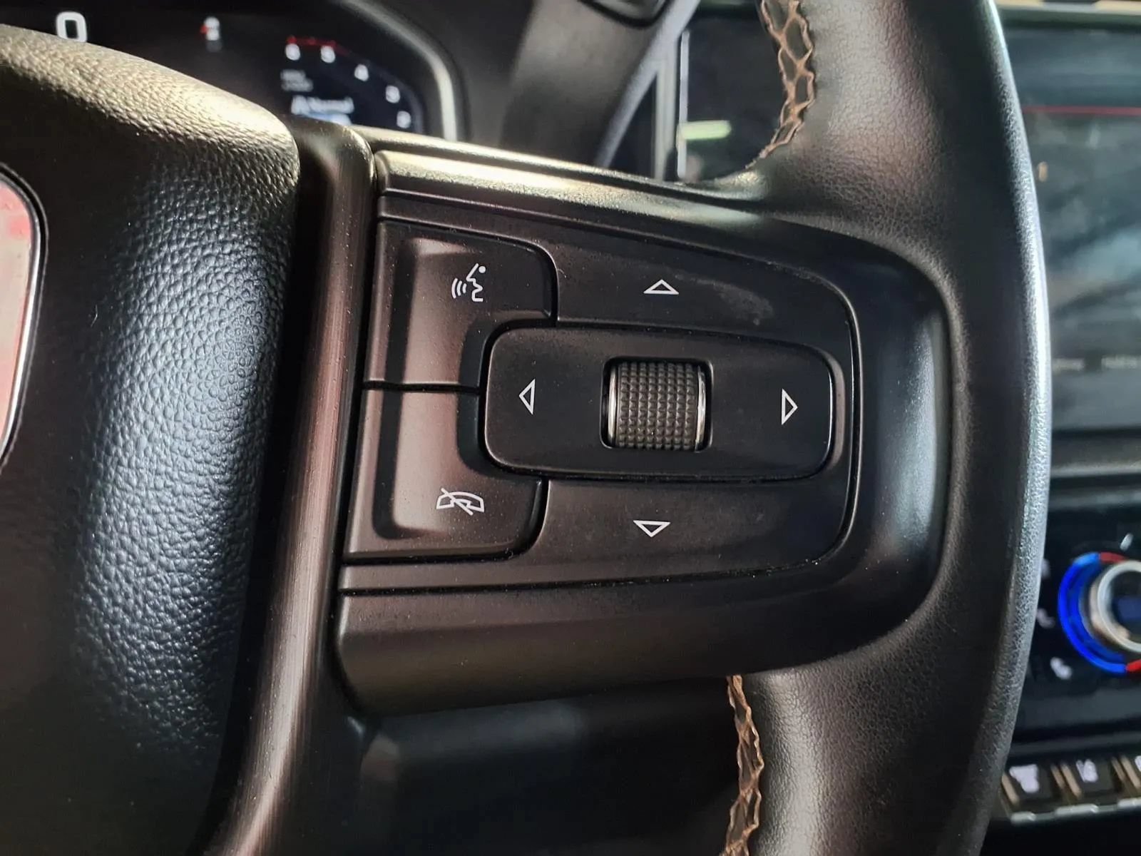 Used 2024 GMC Sierra 2500 AT4 w/ AT4 Premium Plus Package AWD/4WD image 24