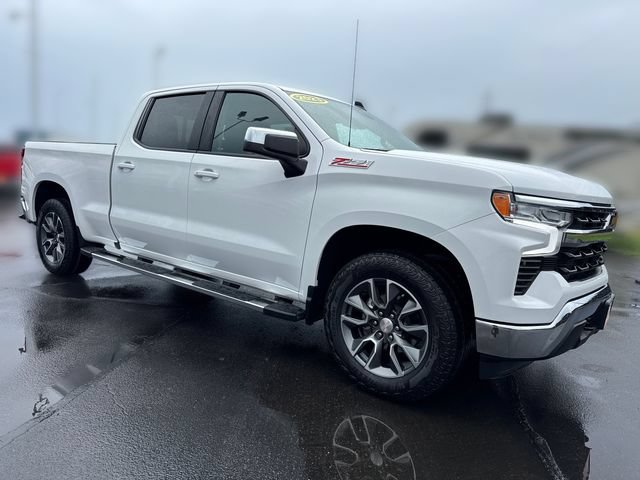 Used 2023 Chevrolet Silverado 1500 LT AWD/4WD image 7