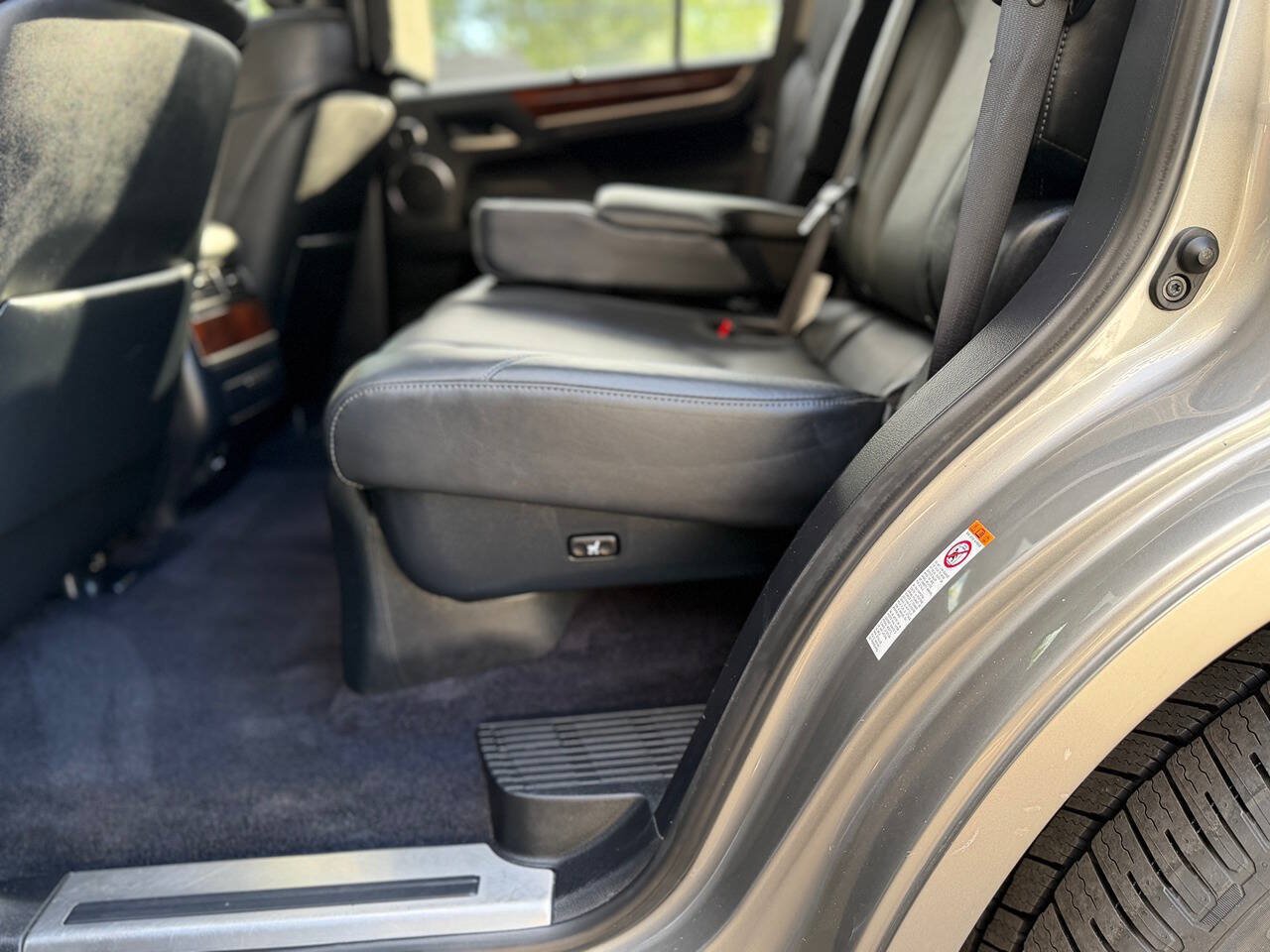Used 2017 Lexus LX 570 4WD w/ Luxury Package image 78