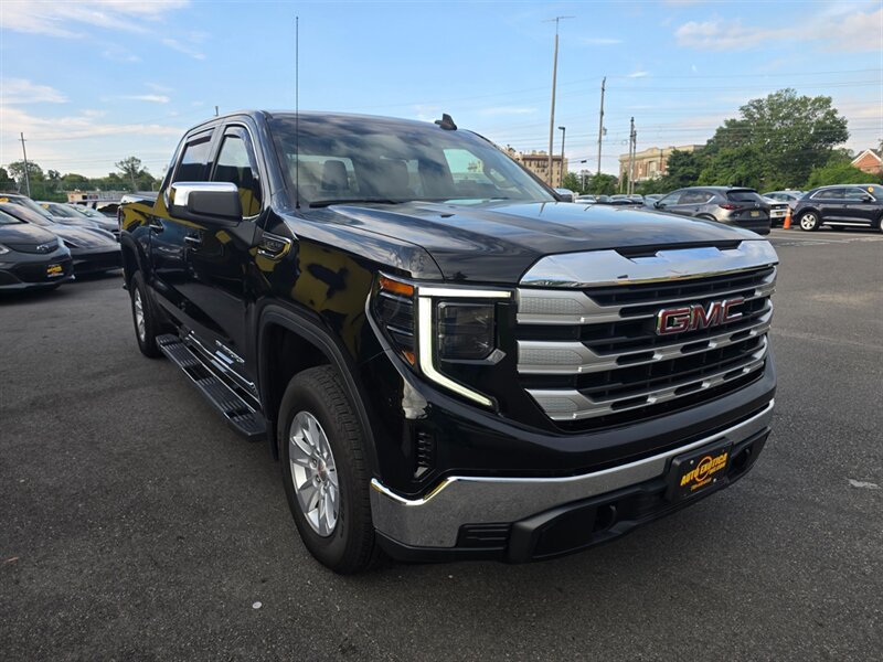 Used 2022 GMC Sierra 1500 SLE AWD/4WD image 4