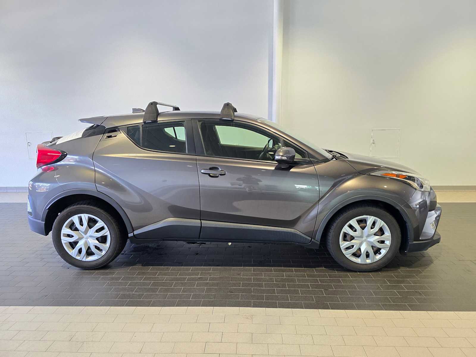 Used 2019 Toyota C-HR LE image 8