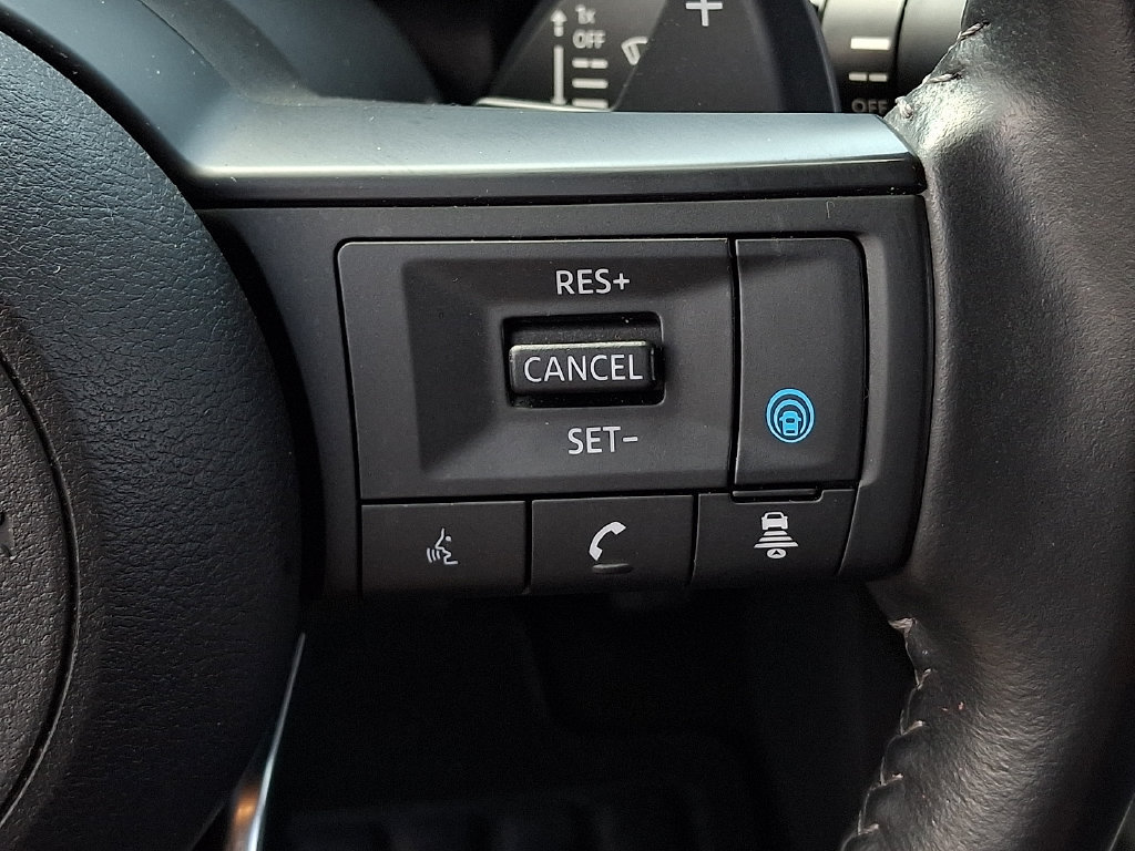 Used 2025 Nissan Pathfinder SV AWD/4WD image 21