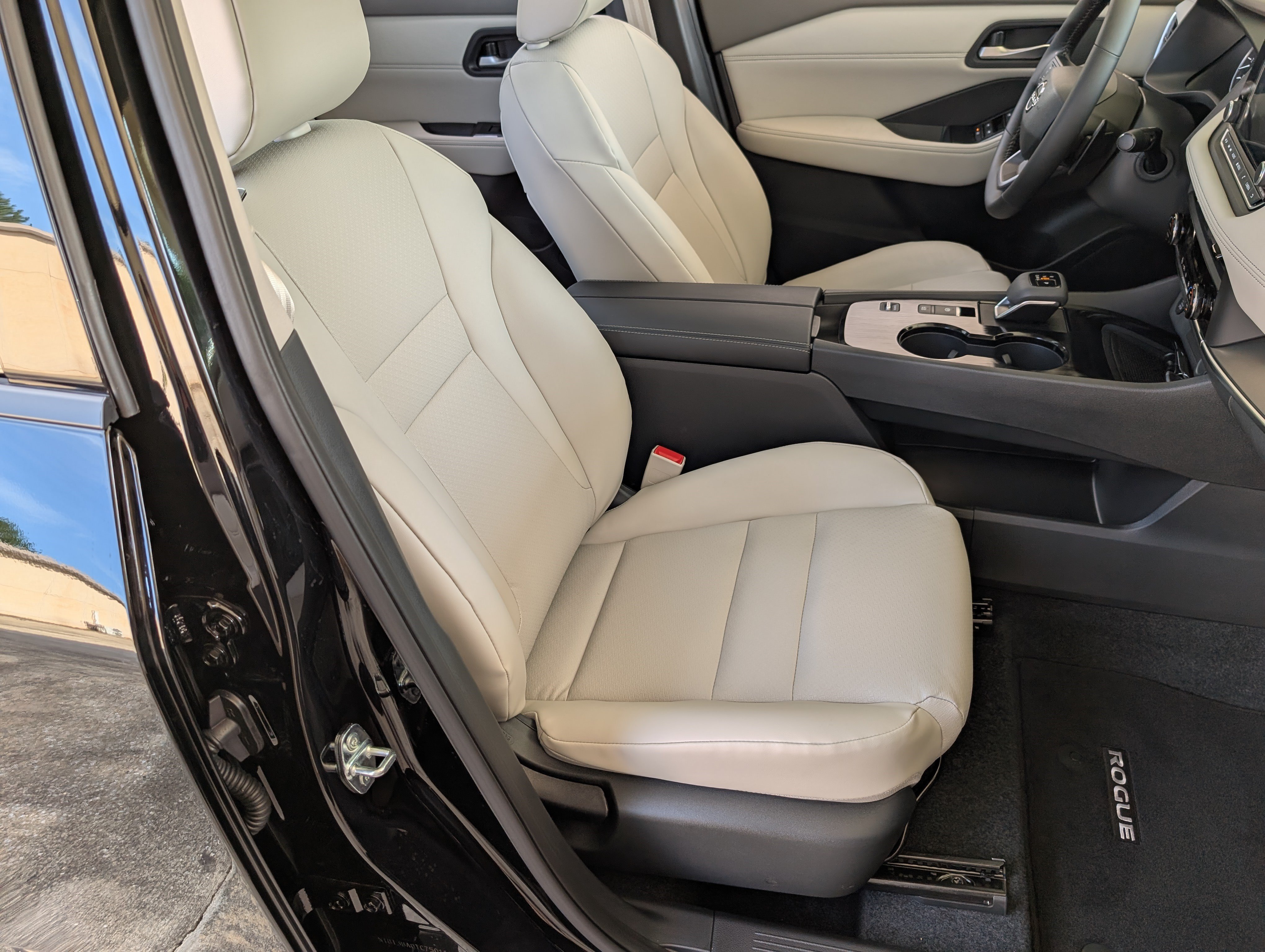 Used 2026 Nissan Rogue Dark Armor FWD image 21