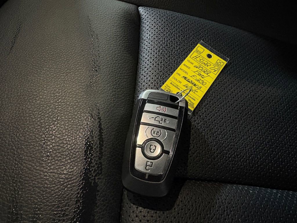 Used 2022 Ford F250 Lariat w/ Black Appearance Package image 13