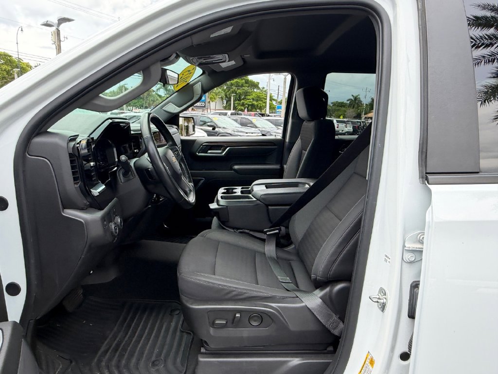 Used 2025 Chevrolet Silverado 1500 LT RWD image 9