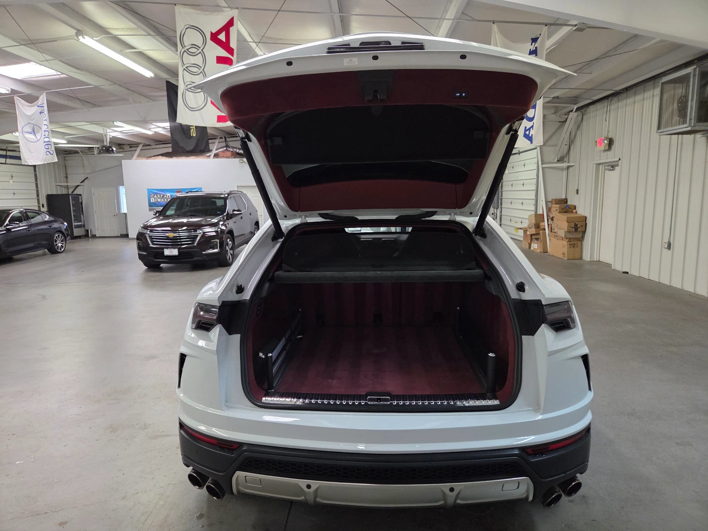 Used 2020 Lamborghini Urus AWD/4WD image 42