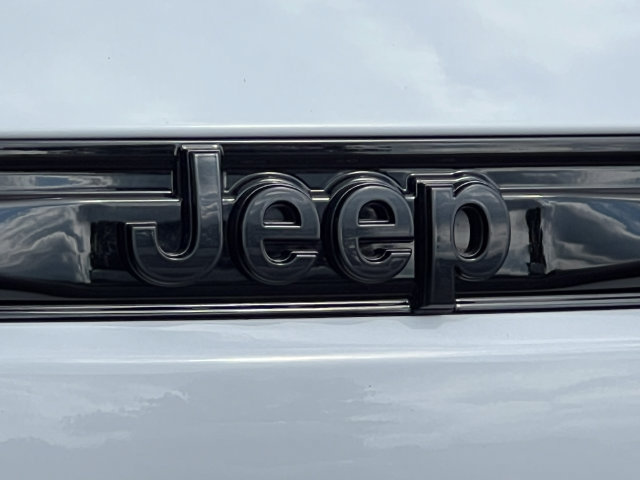 Used 2024 Jeep Grand Cherokee Altitude AWD/4WD image 45