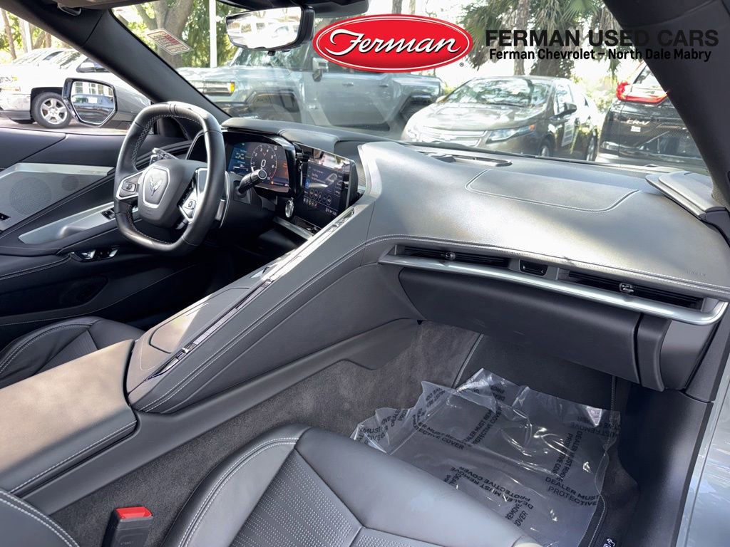 Used 2022 Chevrolet Corvette Stingray Preferred Cpe w/ Z51 Performance Package RWD image 5