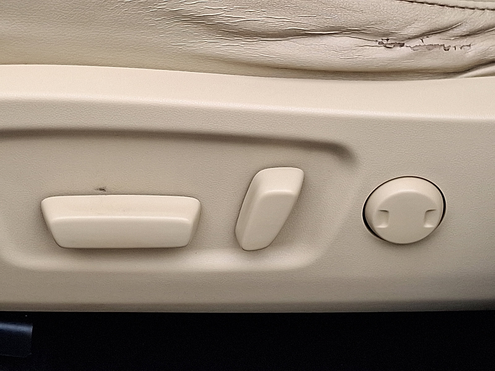 Used 2014 Toyota Highlander XLE image 27