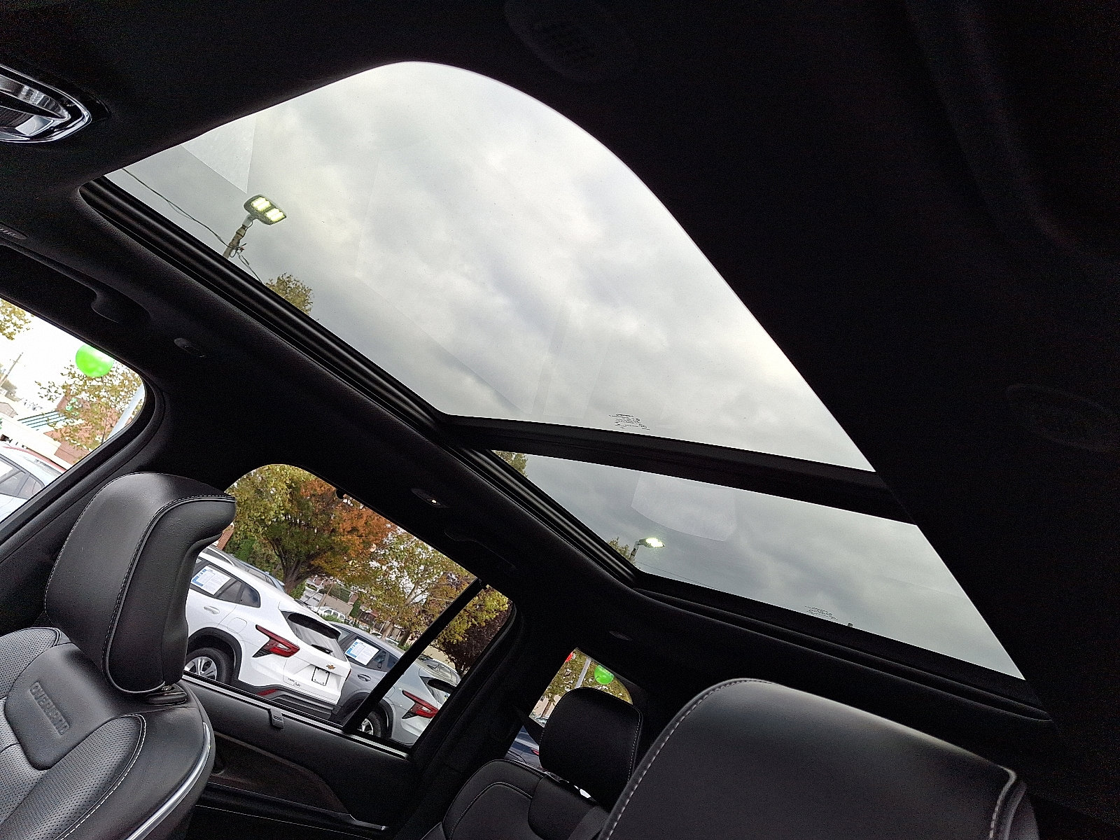 Used 2023 Jeep Grand Cherokee Overland w/ Luxury Tech Group IV image 17