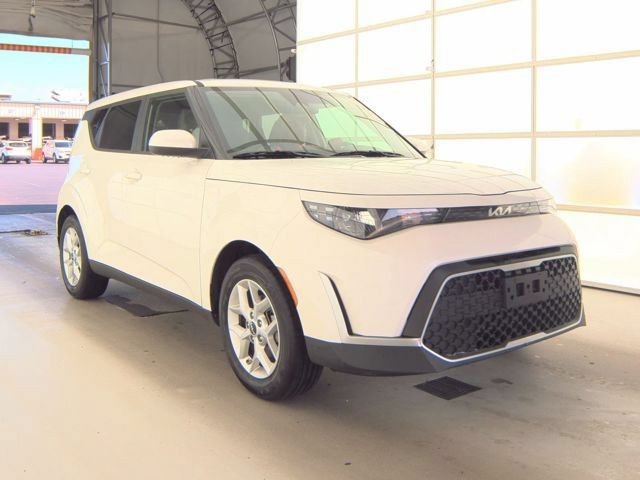 Certified 2025 Kia Soul LX w/ LX Technology Package FWD image 2