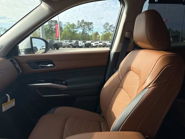 Used 2025 Nissan Pathfinder Platinum w/ Cargo Package image 22
