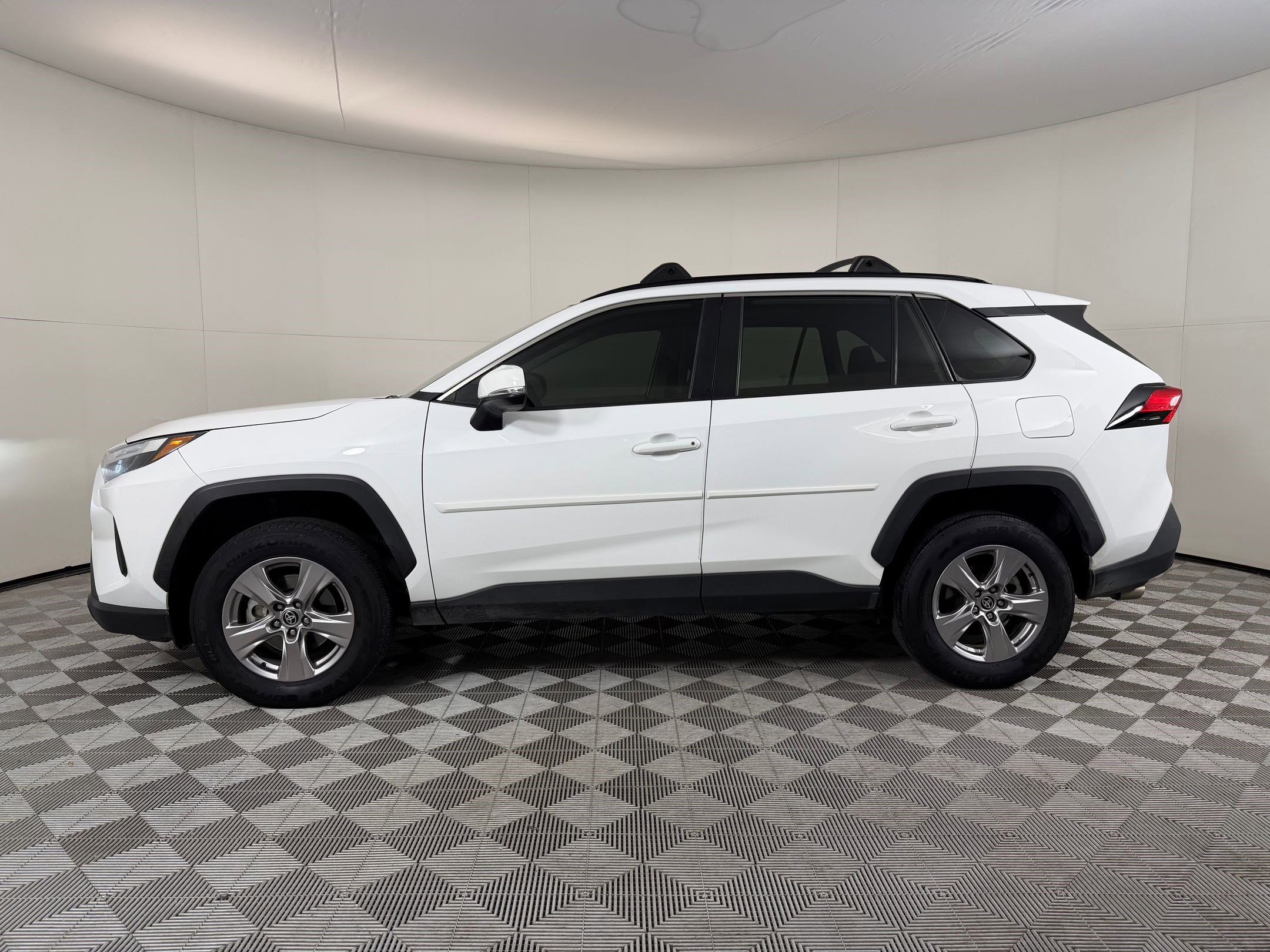 Used 2022 Toyota RAV4 XLE w/ Convenience Package AWD/4WD image 2