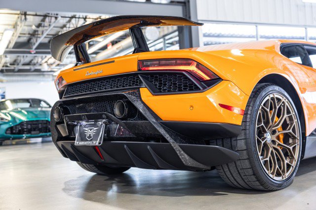 Used 2018 Lamborghini Huracan Performante AWD/4WD image 26