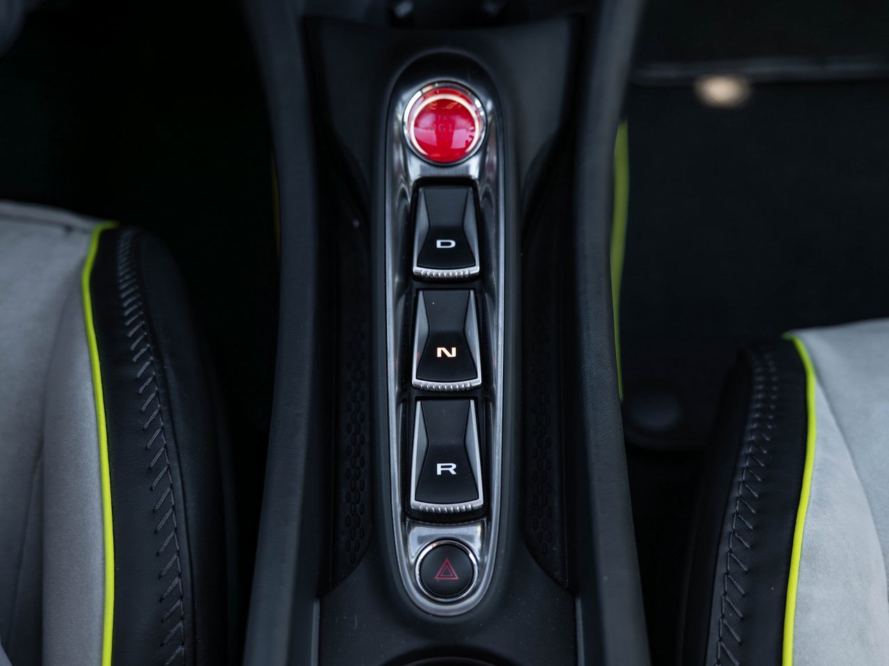 Used 2023 McLaren Artura image 17