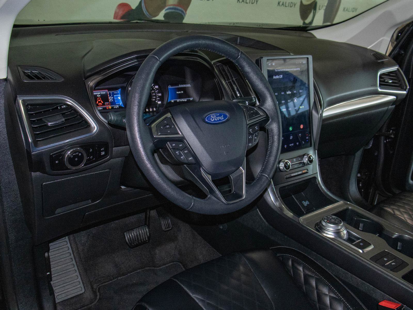 Used 2024 Ford Edge Titanium image 5