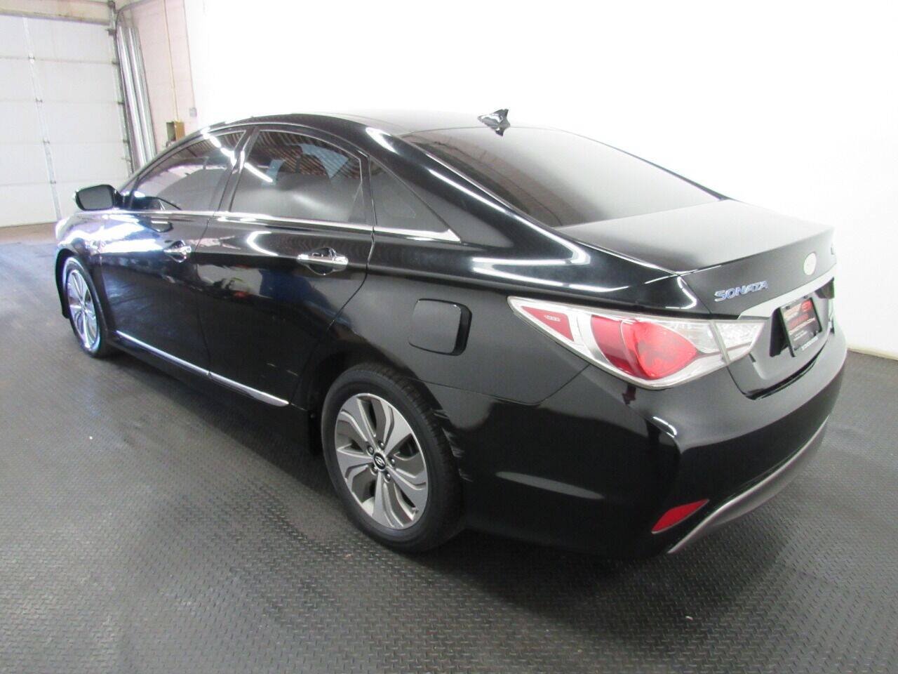 Used 2014 Hyundai Sonata Limited w/ Panoramic Sunroof Package 02 FWD image 4